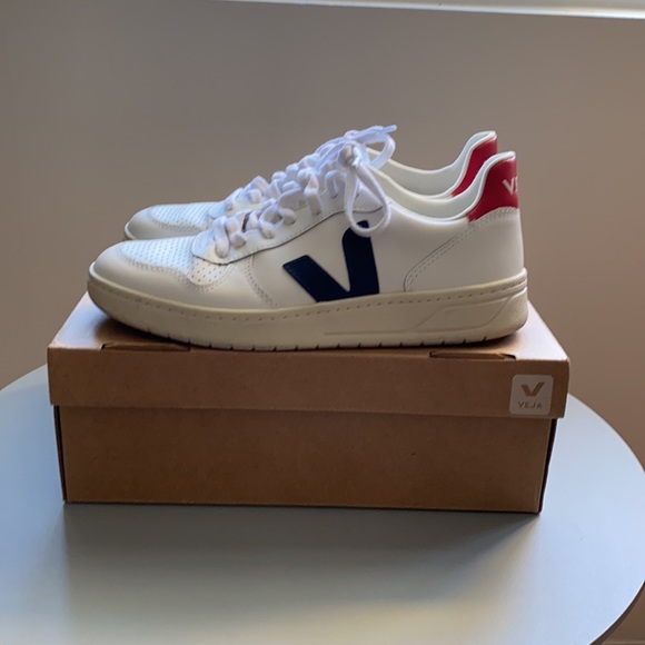 Veja Shoes - Veja V-10 sneakers size 8